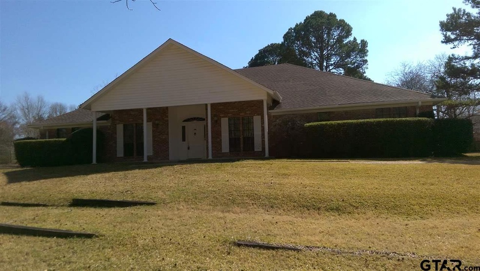 1615 1615 Oak Creek Cir, Tyler, TX 75703 - photo 1