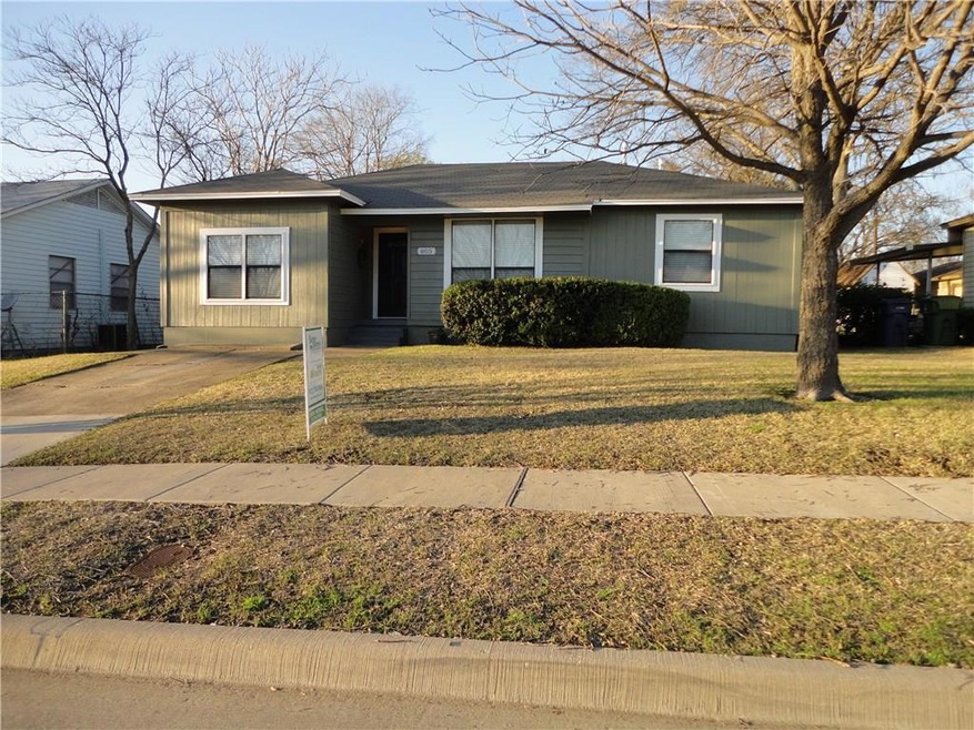 Great drive-up.  Note fresh exterior paint and all