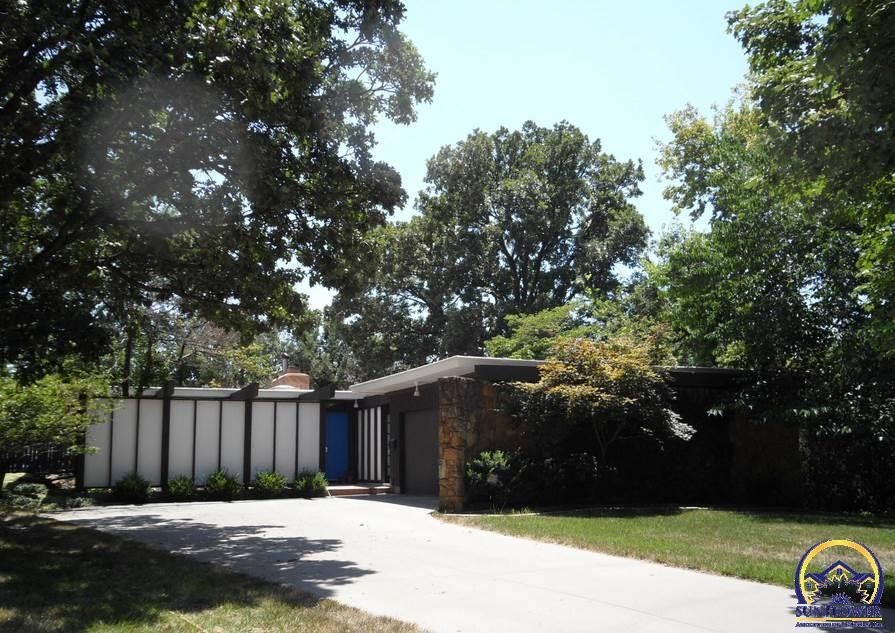 2221 SW de Sousa Ct, Topeka, KS 66611 - photo 1