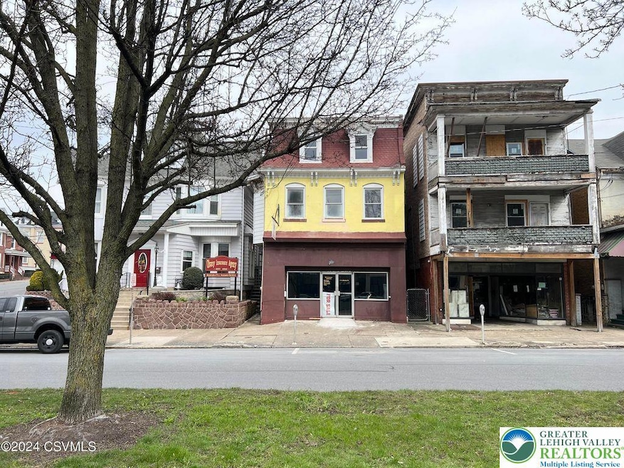 11 S Market St unit A 2nd FL Rear, Shamokin, PA 17872 - photo 1