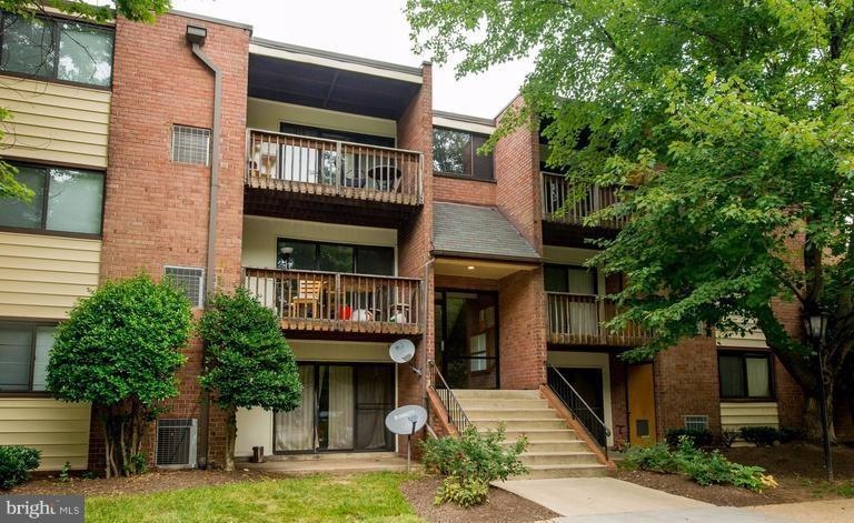10720 West Dr unit 304, Fairfax, VA 22030 - photo 1