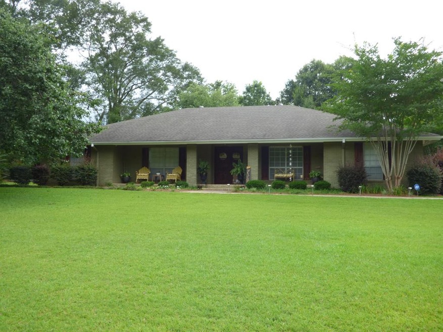 605 Westover Dr, McComb, MS 39648 - photo 1