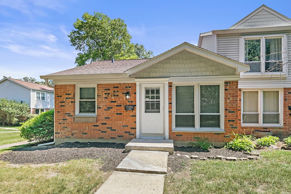 1101 Colony Ct, Streamwood, IL 60107 - photo 1
