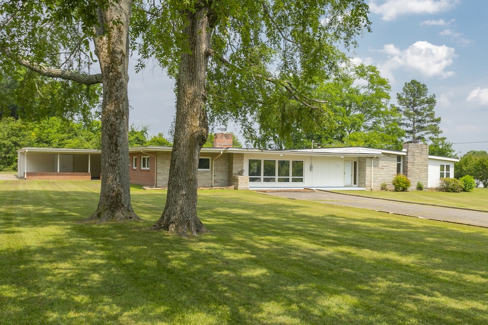 120 Horseshoe Dr, Shelbyville, TN 37160 - photo 1