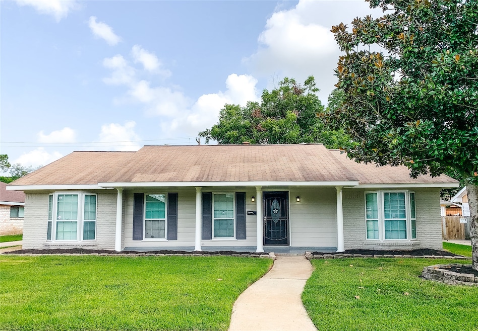 8215 Coastway Ln, Houston, TX 77075 - photo 1