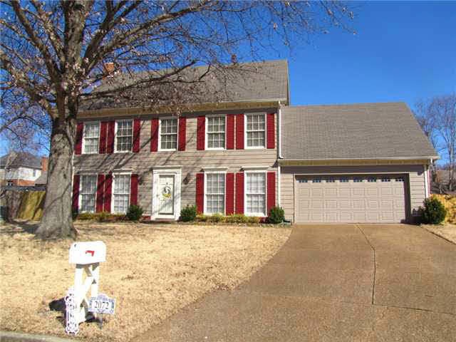 Lovely home in quiet cove in the heart of Cordova.