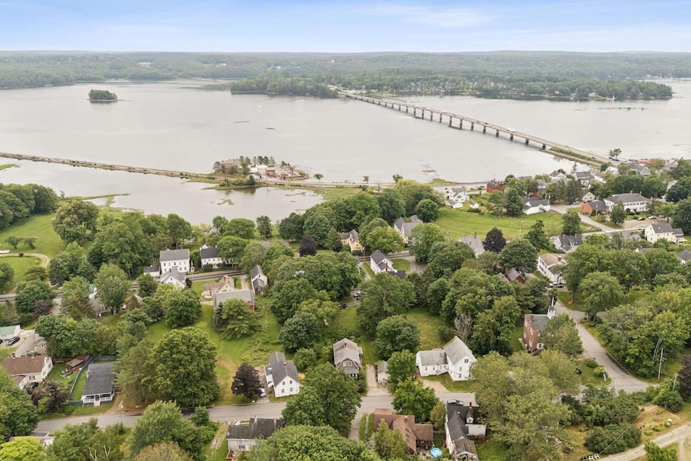 27 Hodge Street Wiscasset