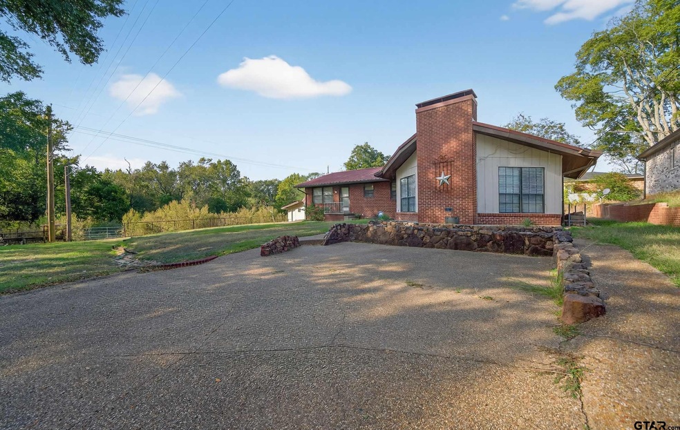 109 Maxine St, Mineola, TX 75773 - photo 1