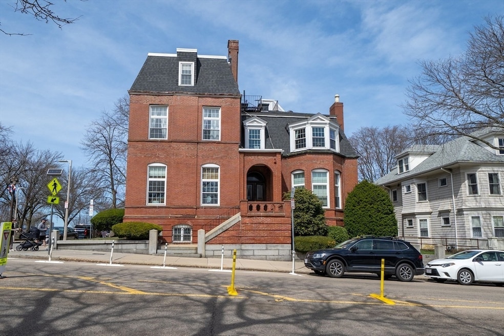 Pending $469,999 • Co-Listing Agent