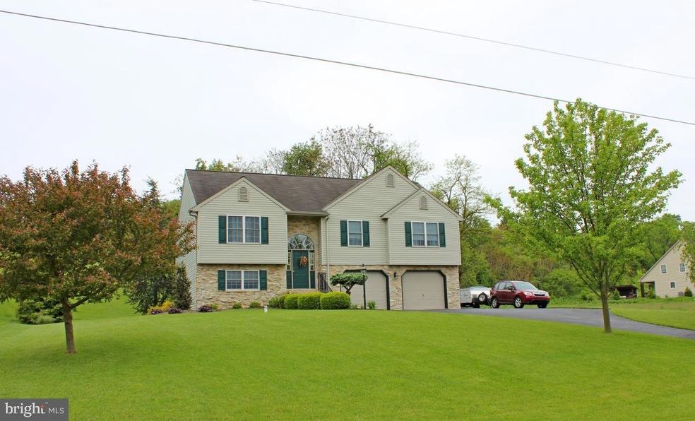 738 Fairview Rd, Mount Joy, PA 17552 - photo 1