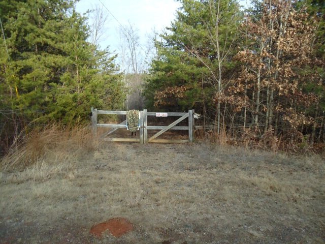 818 Mapleton Dr, Callands, VA 24530 - photo 1