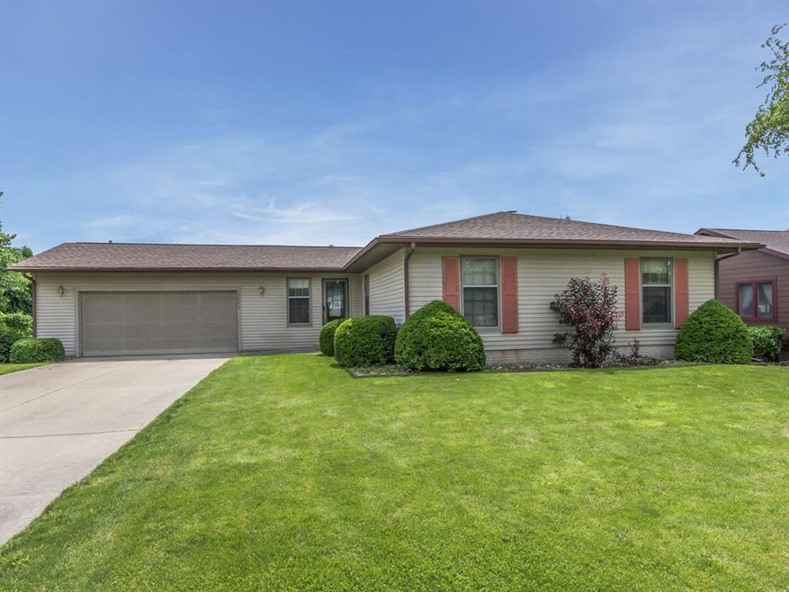 Vinyl Siding - NEWER ROOF