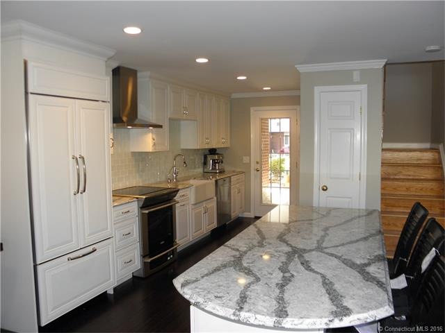 138 West Walk unit 138, West Haven, CT 06516 - photo 1