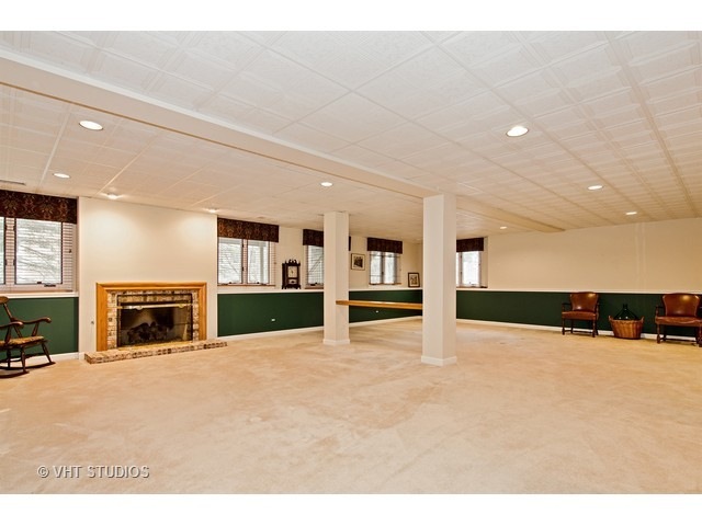 12 Cypress Ct, Lake In the Hills, IL 60156 - photo 1