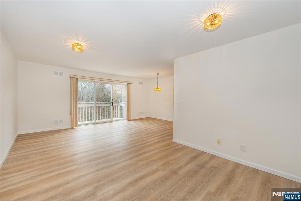 70 Harristown Rd unit 6, Fair Lawn, NJ 07410 - photo 1