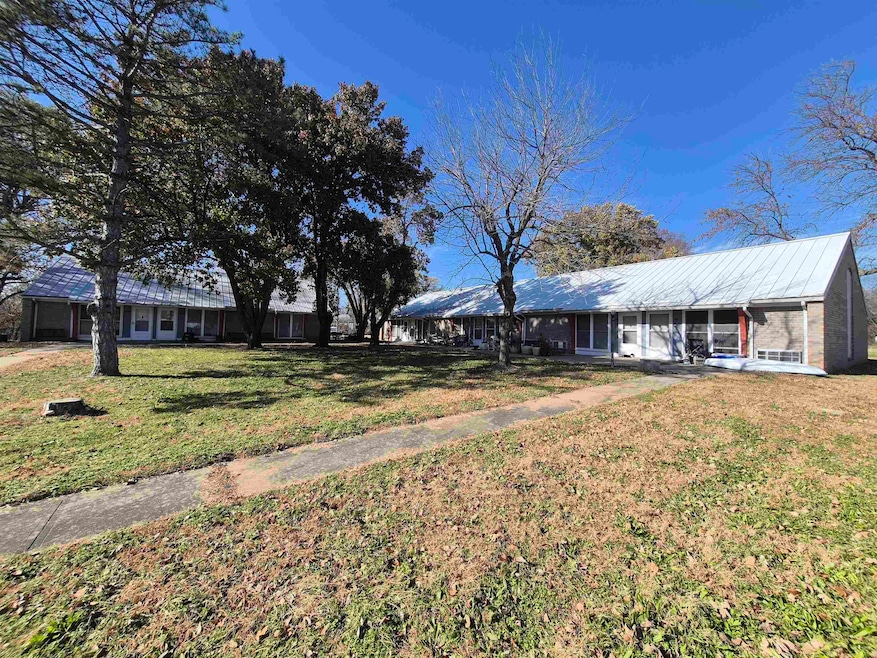 407 W Main St, Toronto, KS 66777 - photo 1