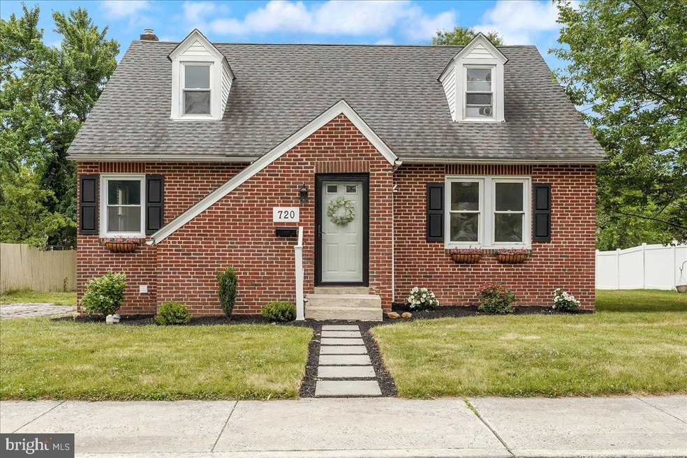 720 W Race St, Pottstown, PA 19464 - photo 1