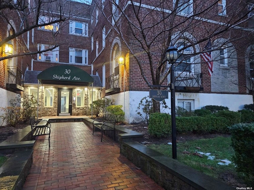 30 Shipherd Ave unit 6B, Lynbrook, NY 11563 - photo 1