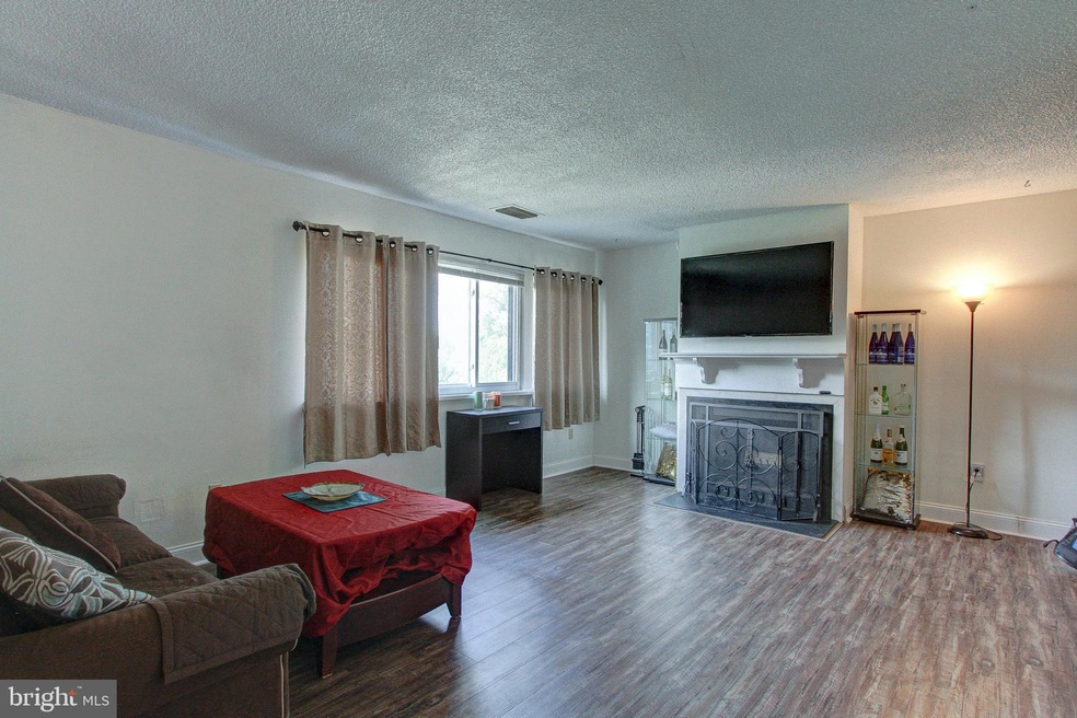 410 Independence Dr, Harleysville, PA 19438 - photo 1