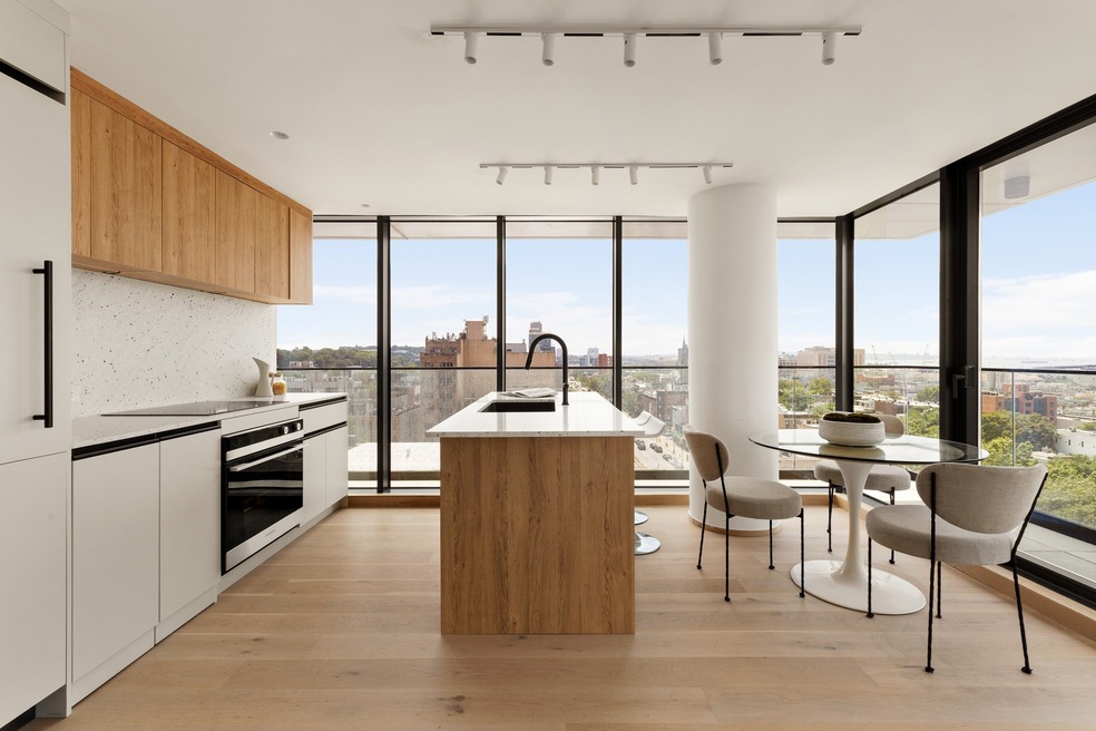 Pending $1,335,000 • Co-Listing Agent