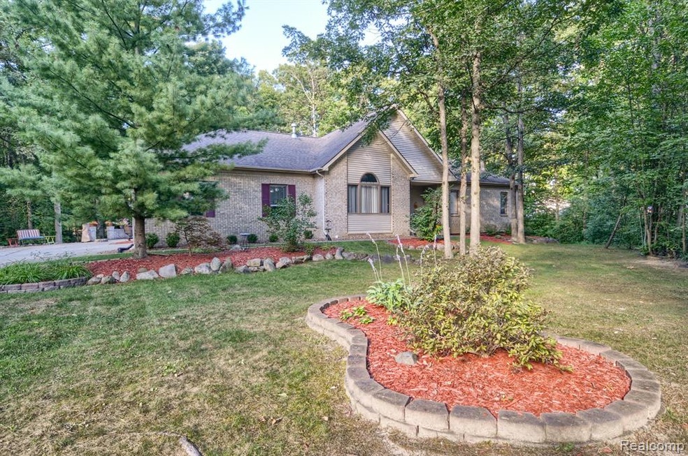 1101 Crystal Wood Dr unit 28, Davison, MI 48423 - photo 1