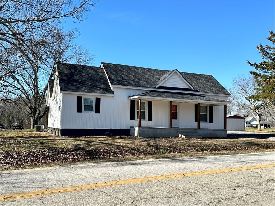 410 E Broad St, Iva, SC 29655 - photo 1