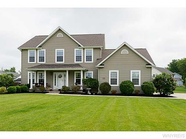 7151 Lakeside Dr, Niagara Falls, NY 14304 - photo 1