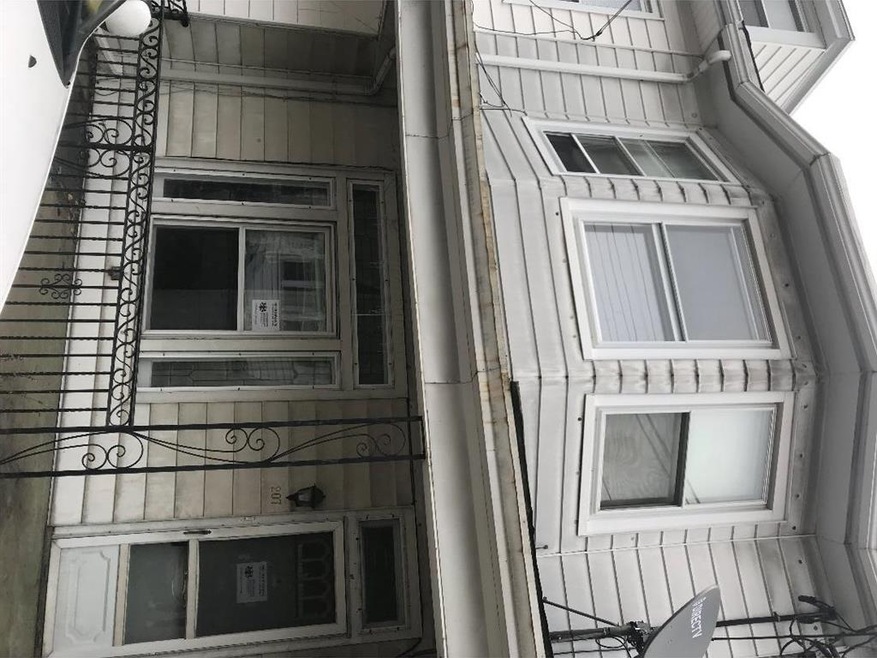 207 S Jardin St, Shenandoah, PA 17976 - photo 1