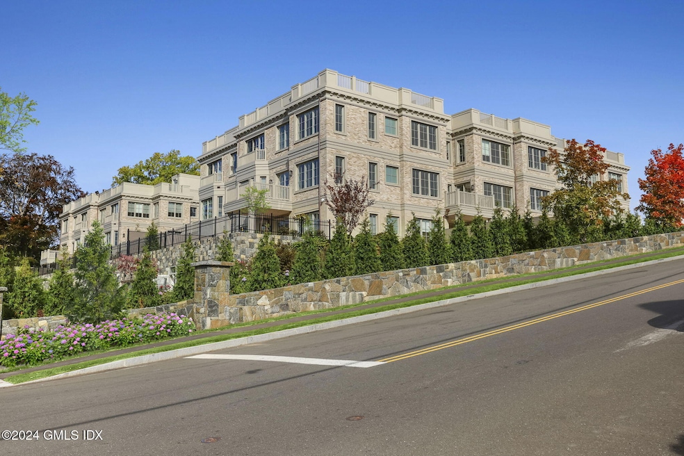 71 Havemeyer Place unit 303 N, Greenwich, CT 06830 - photo 1