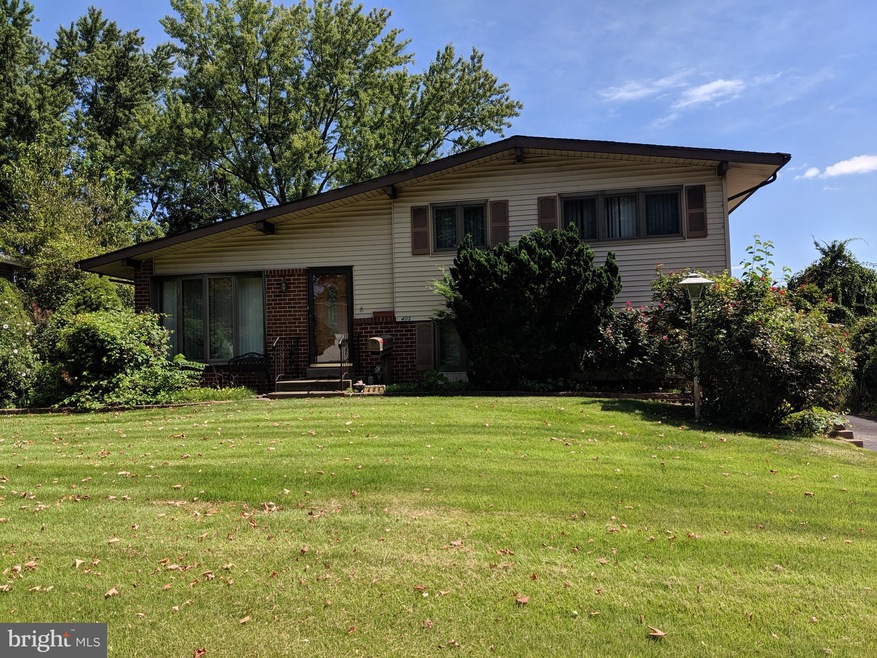 405 Sussex Blvd, Broomall, PA 19008 - photo 1