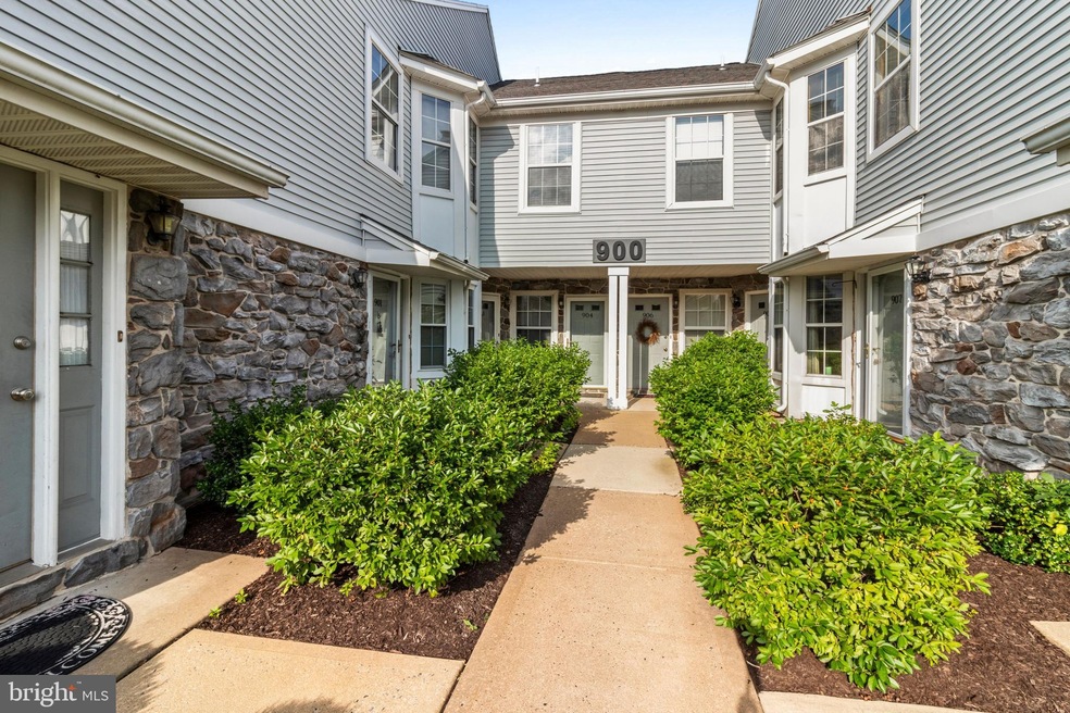 904 Mews Dr unit 904, Sellersville, PA 18960 - photo 1