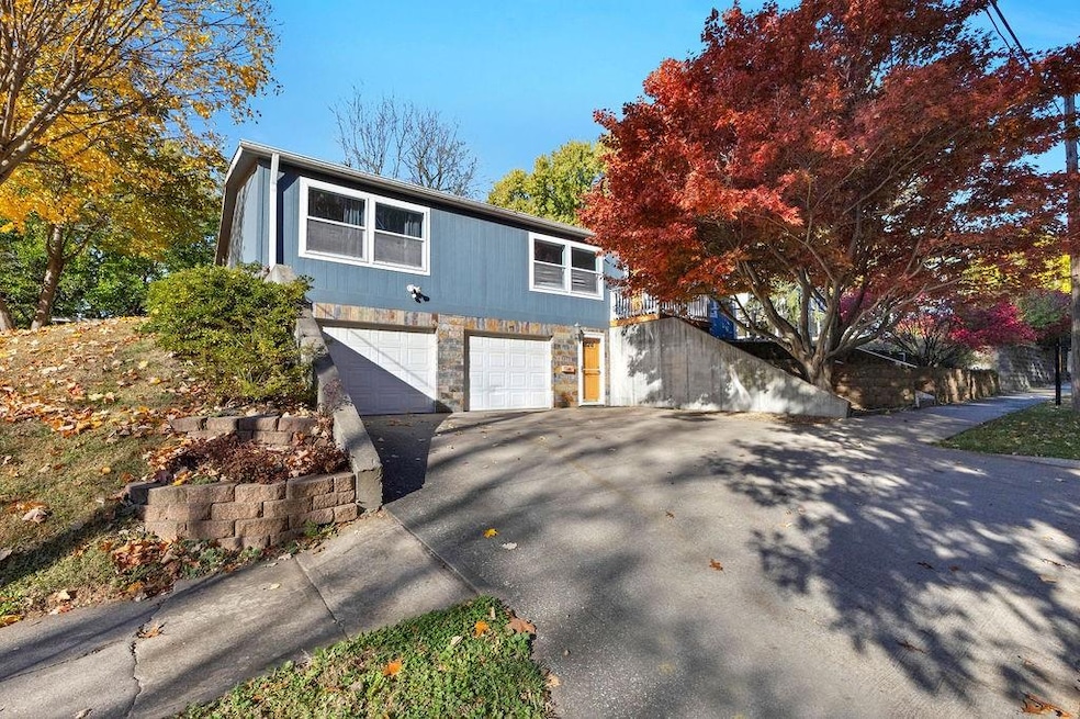 2206 Goff Ave, Saint Joseph, MO 64505 - photo 1