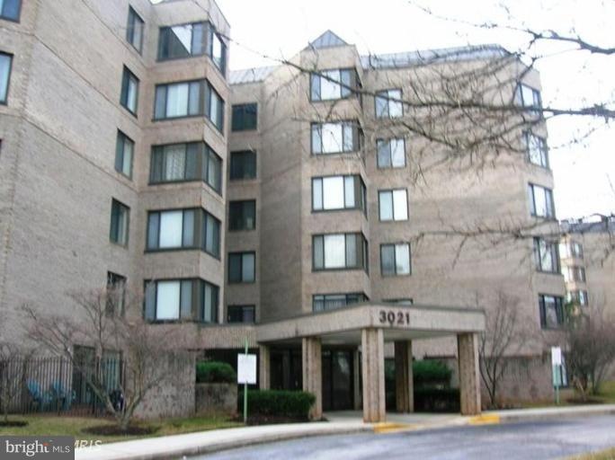 Towers Condominiums unit 407B, Baltimore, MD 21209 - photo 1