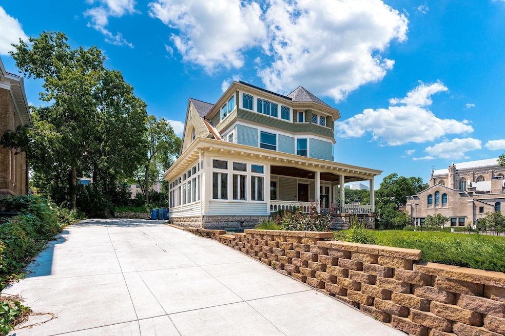 For Sale $999,900 • Co-Listing Agent