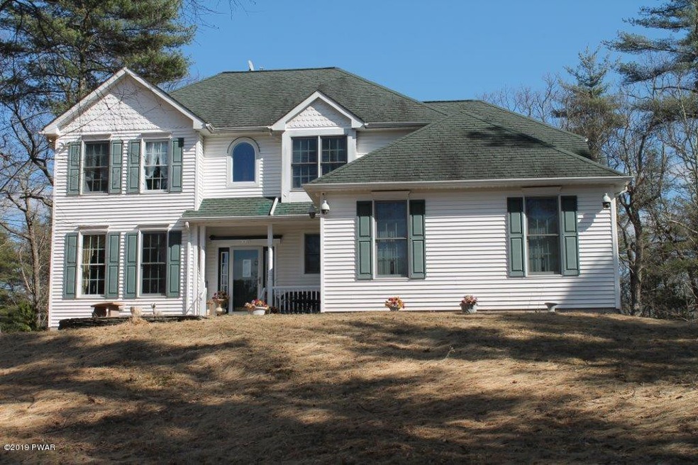 118 White Pine Ct, Milford, PA 18337 - photo 1