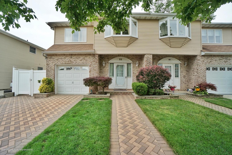 22 Hemlock St, Staten Island, NY 10309 - photo 1