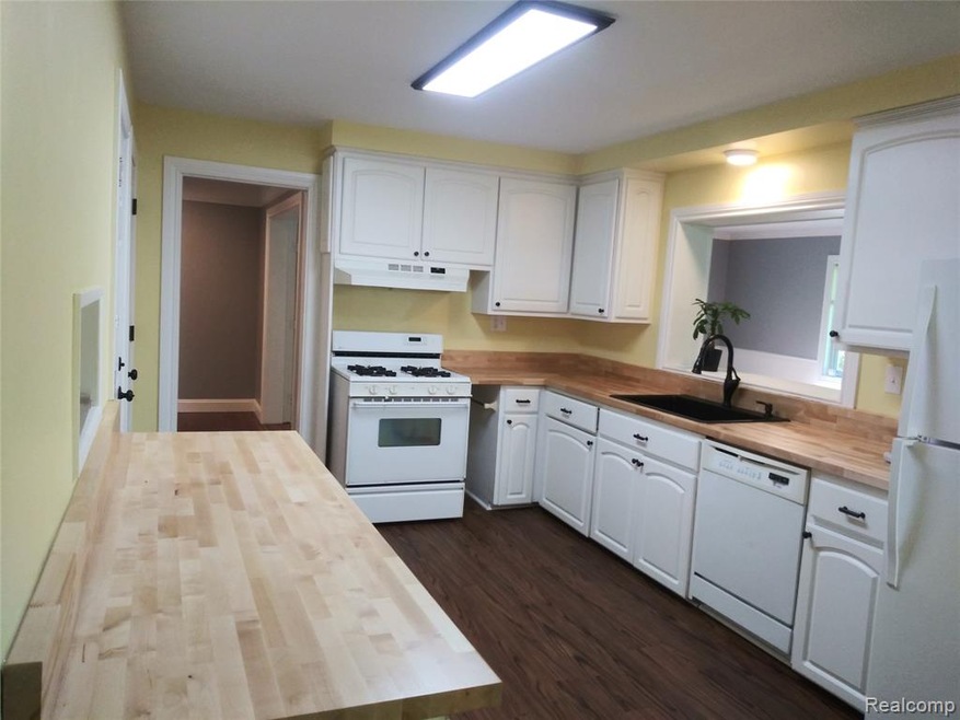 2140 Devonshire Rd, Bloomfield Hills, MI 48302 - photo 1