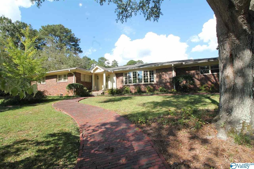 127 Fairoaks Cir, Gadsden, AL 35901 - photo 1