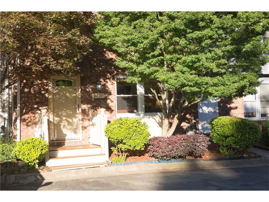 Two-story traditional townhome