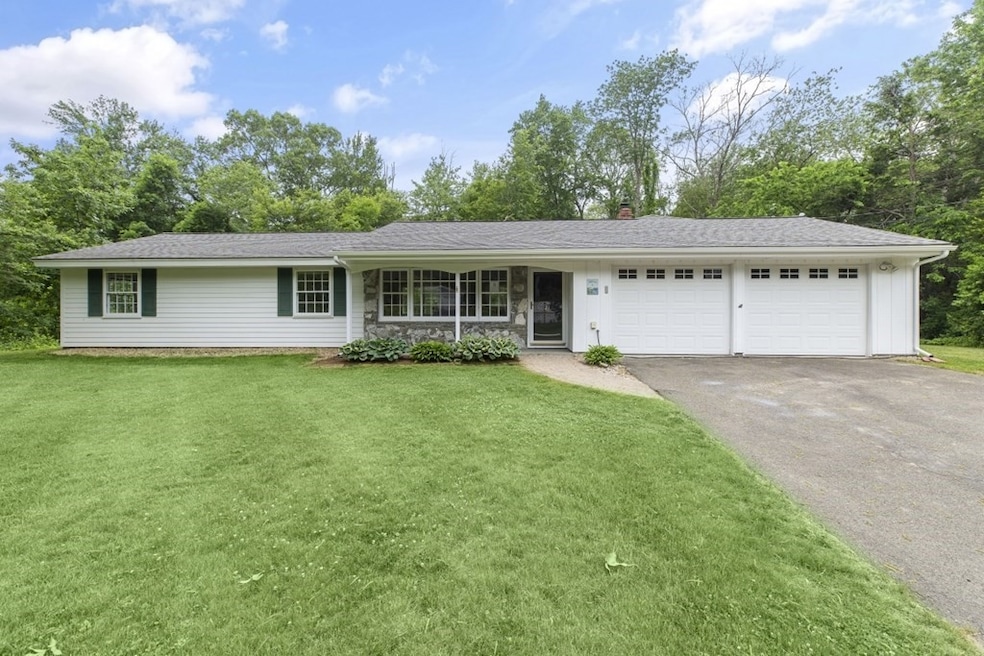 24 Juniper Ln, Framingham, MA 01701 - photo 1