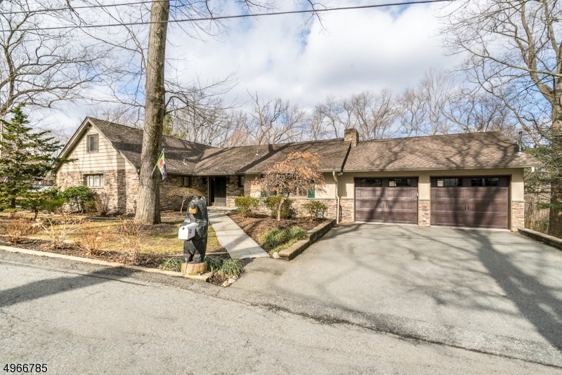 33 Overlook Rd, Bloomingdale, NJ 07403 - photo 1