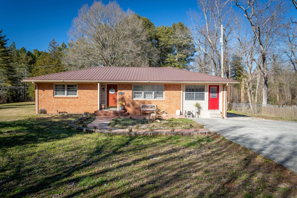 561 Dawnville Rd NE, Dalton, GA 30721 - photo 1