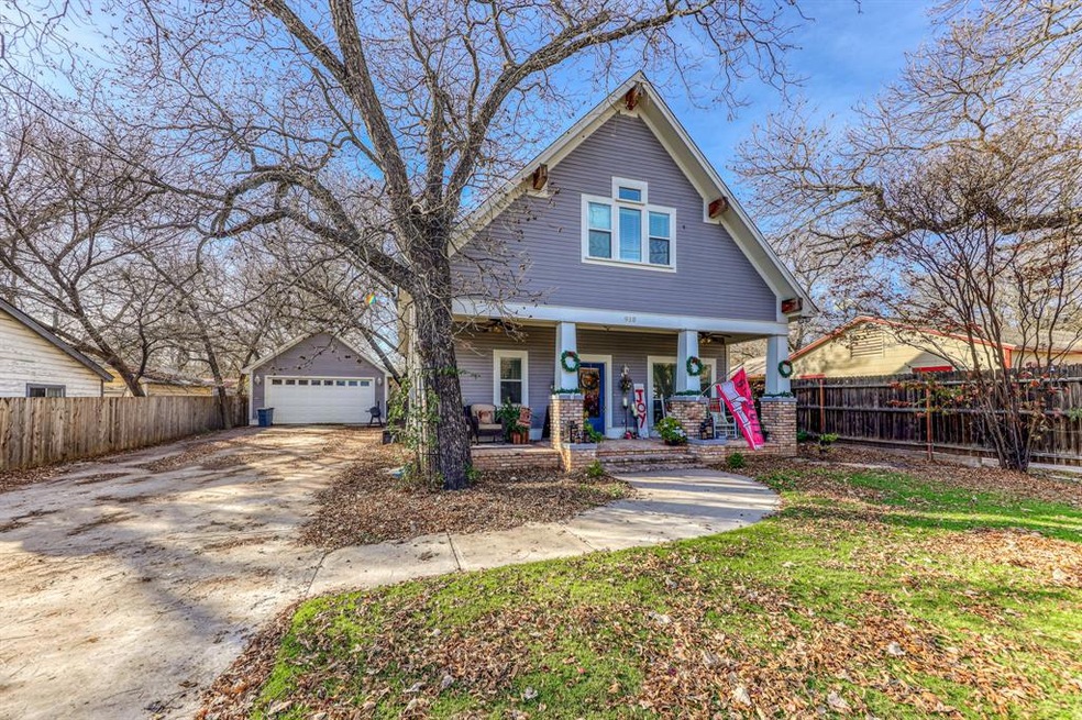 910 S Brazos St, Weatherford, TX 76086 - photo 1