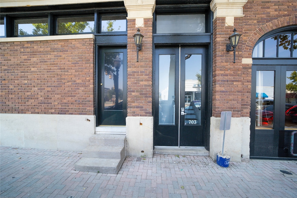 725 W Magnolia Ave unit 205, Fort Worth, TX 76104 - photo 1