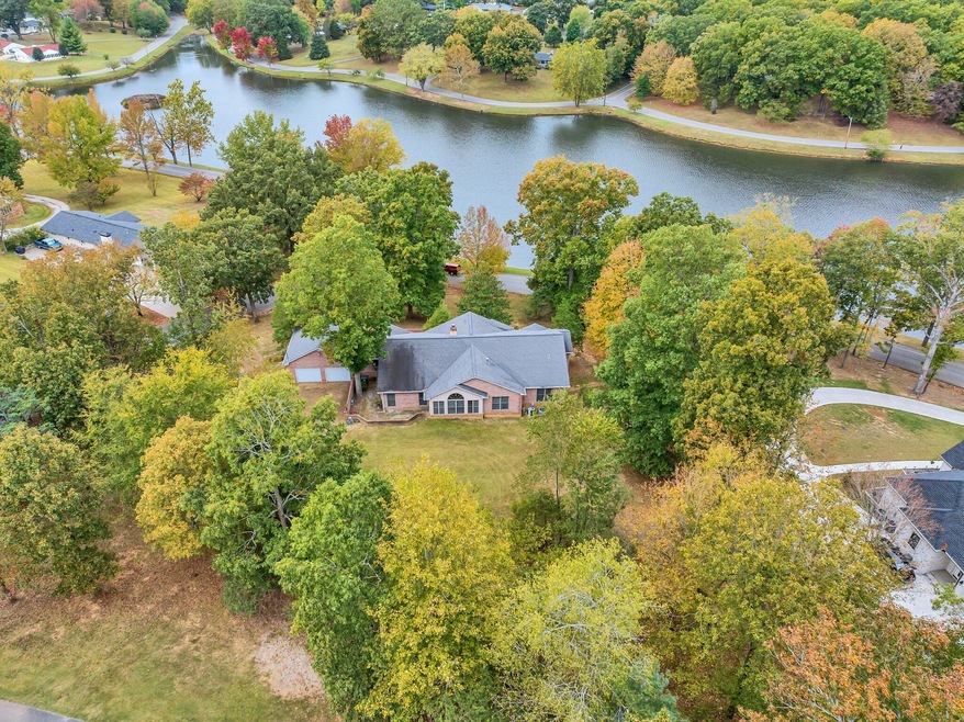 300 E Lake Dr, Dickson, TN 37055 | MLS# RTC2596542