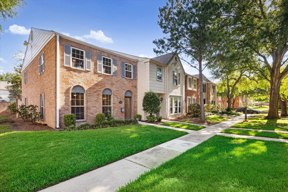 1109 Country Place Dr, Houston, TX 77079 - photo 1