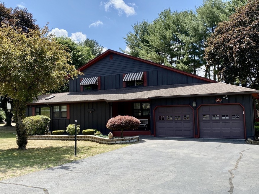 924 Dewey St, West Springfield, MA 01089 - photo 1