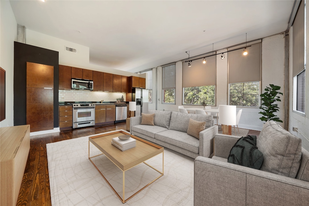 1312 Live Oak St unit 213, Houston, TX 77003 - photo 1