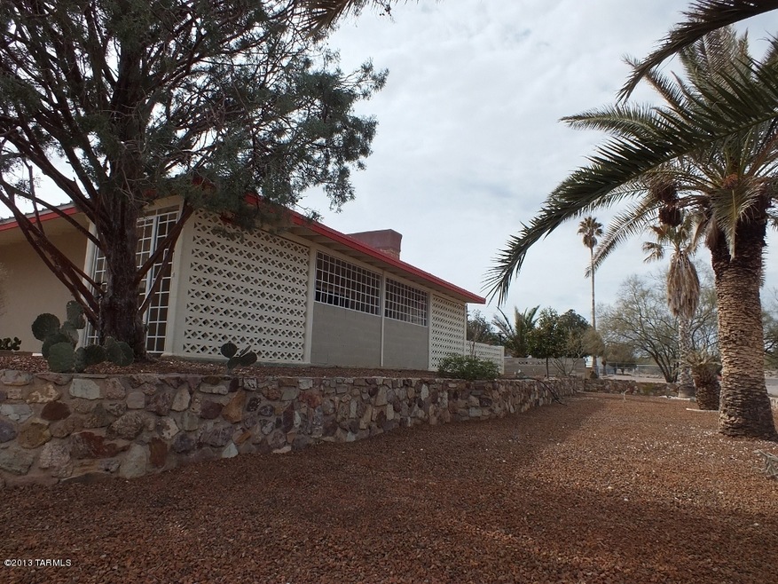 Front yard detail