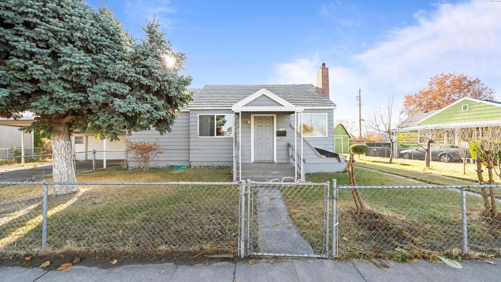 720 W Sylvester St, Pasco, WA 99301 - photo 1